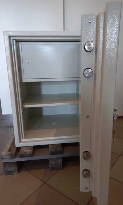 Sejf kasa pancerna Konsmetal KP 80 SE, 460kg, III klasa odporności, otwarty2