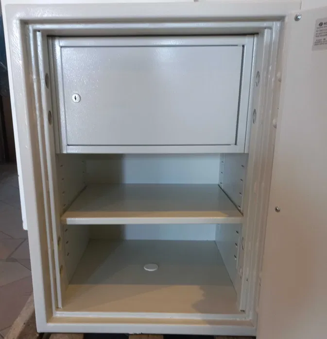 Sejf kasa pancerna Konsmetal KP 80 SE, 460kg, III klasa odporności, otwarty3