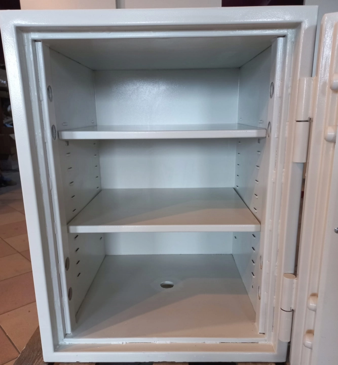 Sejf kasa pancerna Konsmetal KP 80 SE, 460kg, III klasa odporności, otwarty1