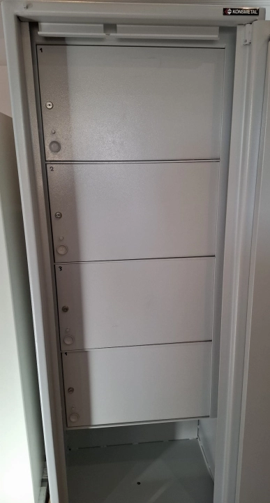 Szafa metalowa pancerna Konsmetal SZS1C, 295 kg, klas S1 otwarta1