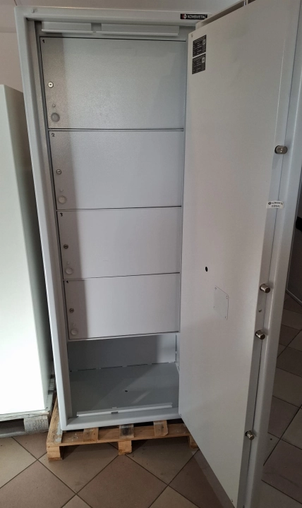 Szafa metalowa pancerna Konsmetal SZS1C, 295 kg, klas S1 otwarta2