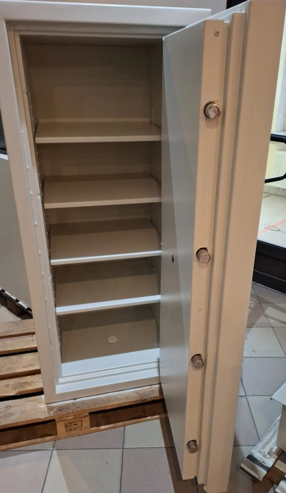 Sejf kasa pancerna Konsmetal KPP 150, 1140 kg, IV klasa, dwa zamki otwarta1